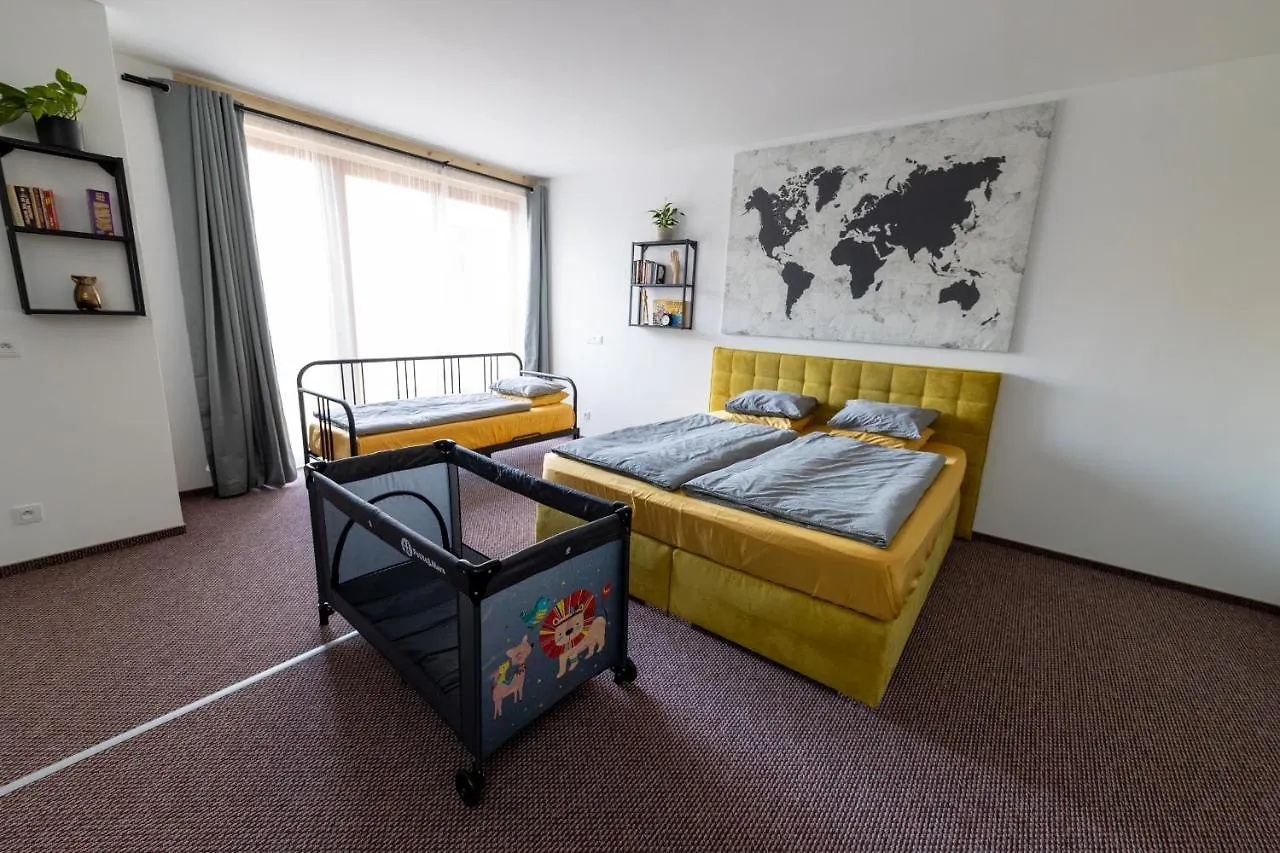 Appartement Apartmany Plzenska 465 Free Parking & Ps3 Praag Tsjechië