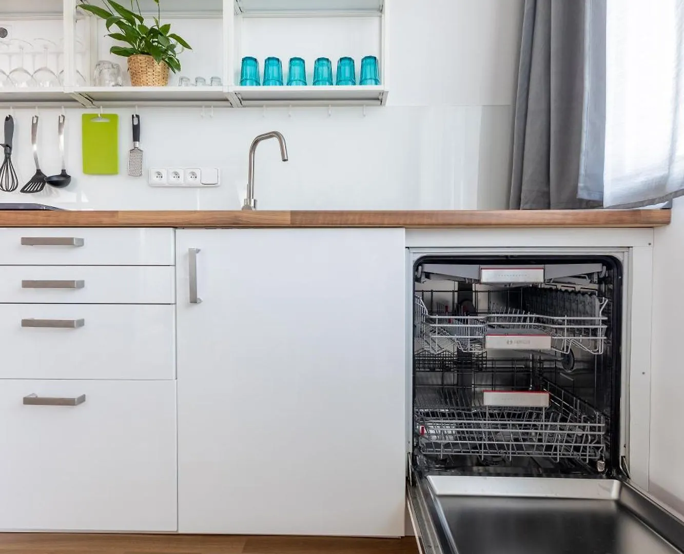 Vousata Dama - Ps3 - Parking Free Apartment