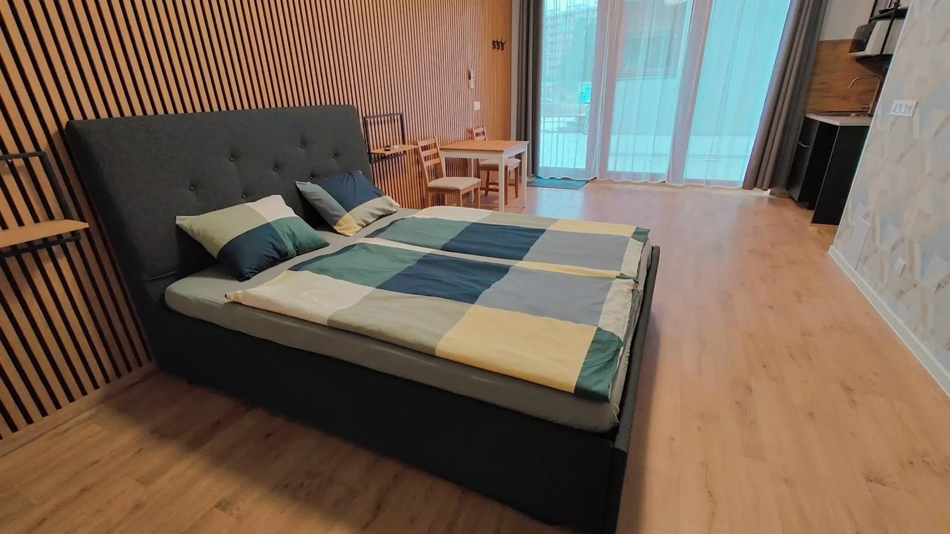 Apartmany Plzenska 465 Free Parking & Ps3 Praag Appartement