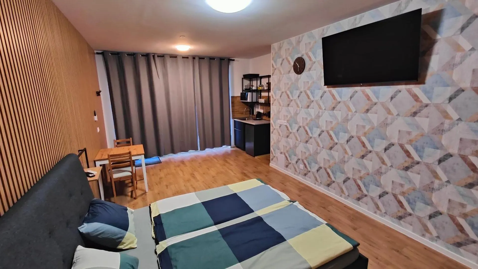 Appartement Apartmany Plzenska 465 Free Parking & Ps3 Praag Tsjechië