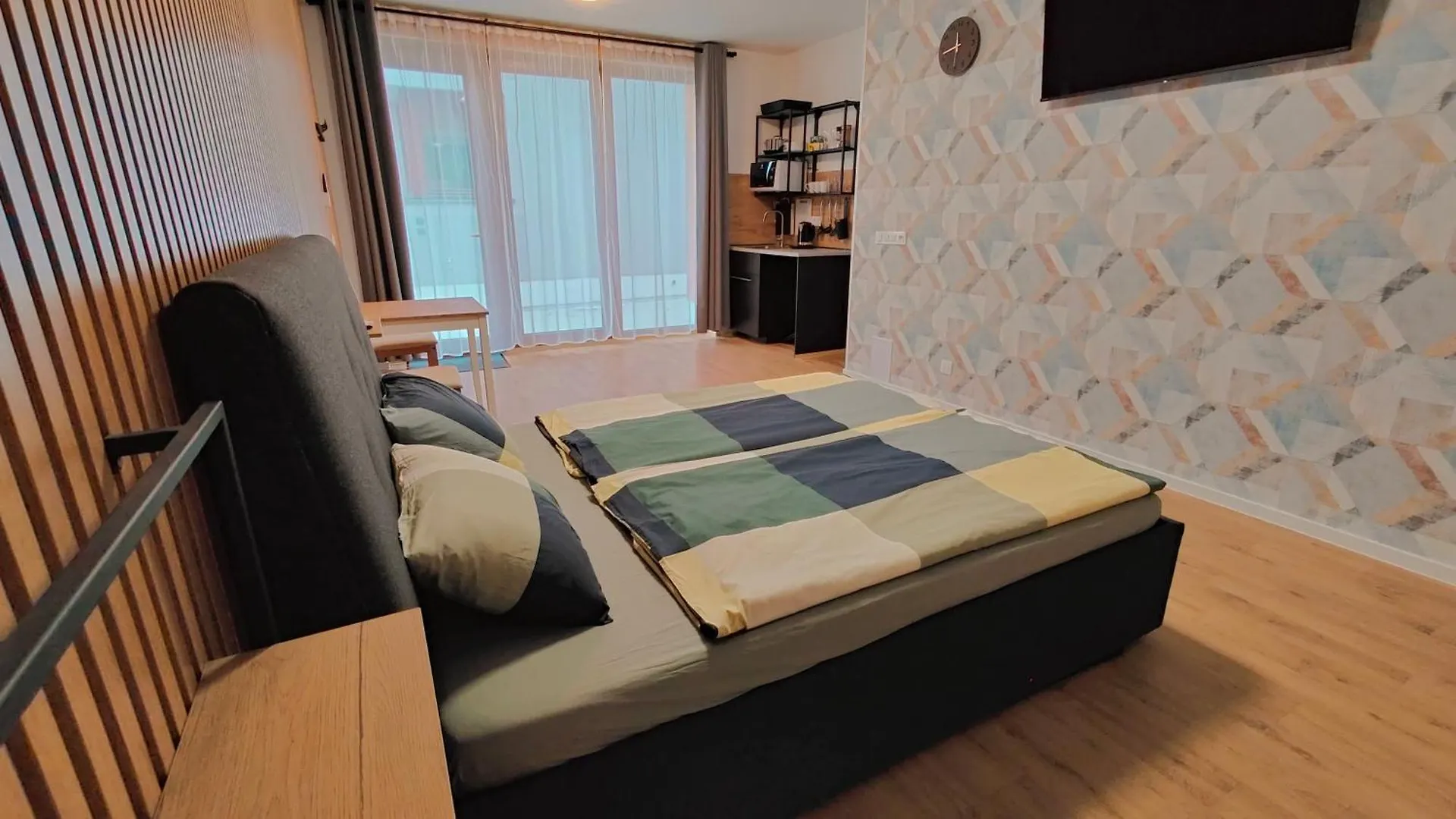 Appartement Apartmany Plzenska 465 Free Parking & Ps3 Praag