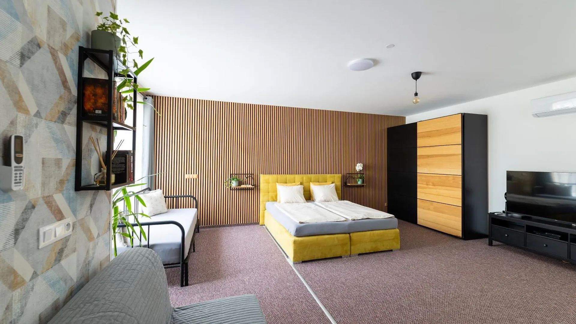 Apartmany Plzenska 465 Free Parking & Ps3 Praag 0*,  Tsjechië