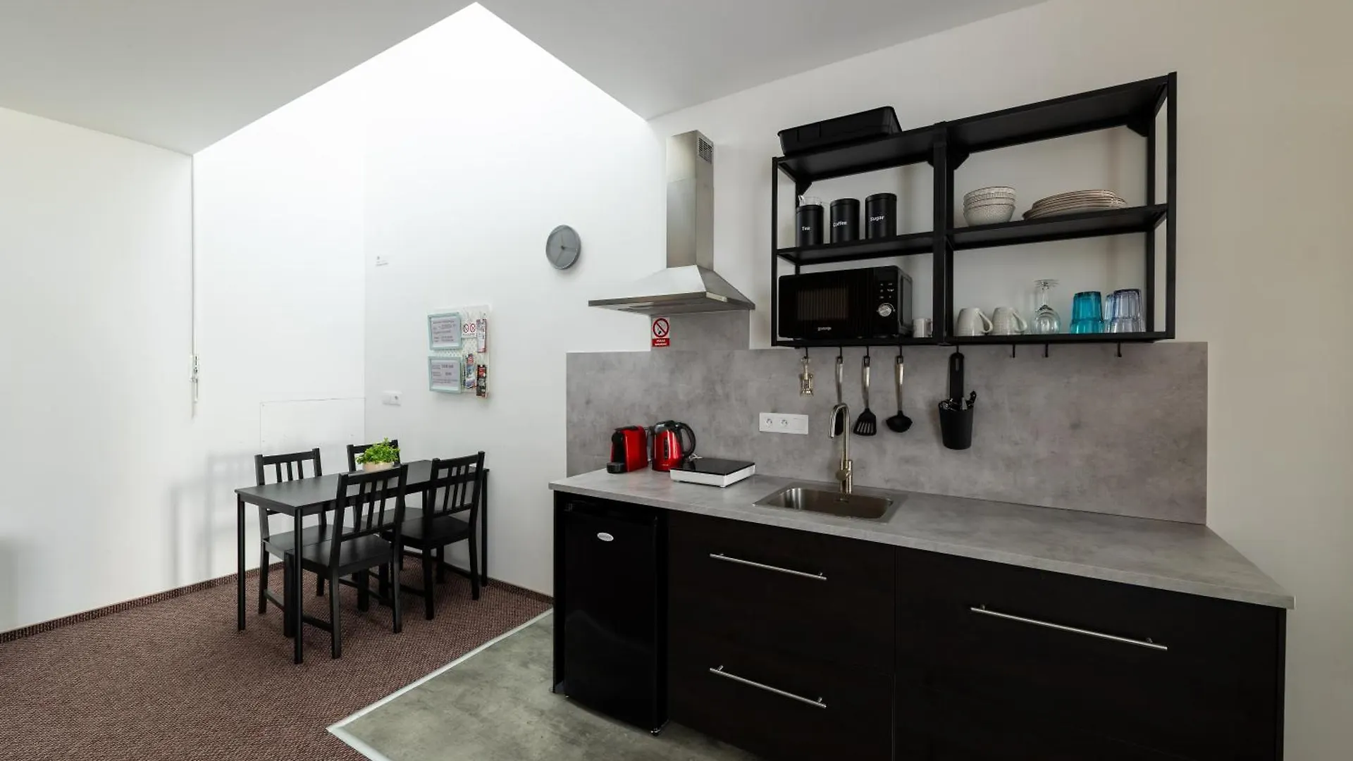 Appartement Apartmany Plzenska 465 Free Parking & Ps3 Praag Tsjechië