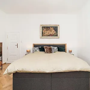 Appartement Newly Renovated 1-bed At Charles Bridge, Prague