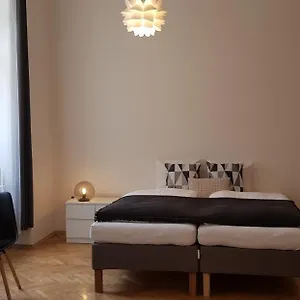 Spalena Studio Praga