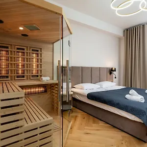 apt-luxury-with-a-sauna-and-bedroom-with-bath.krakowhotelspoland.com/