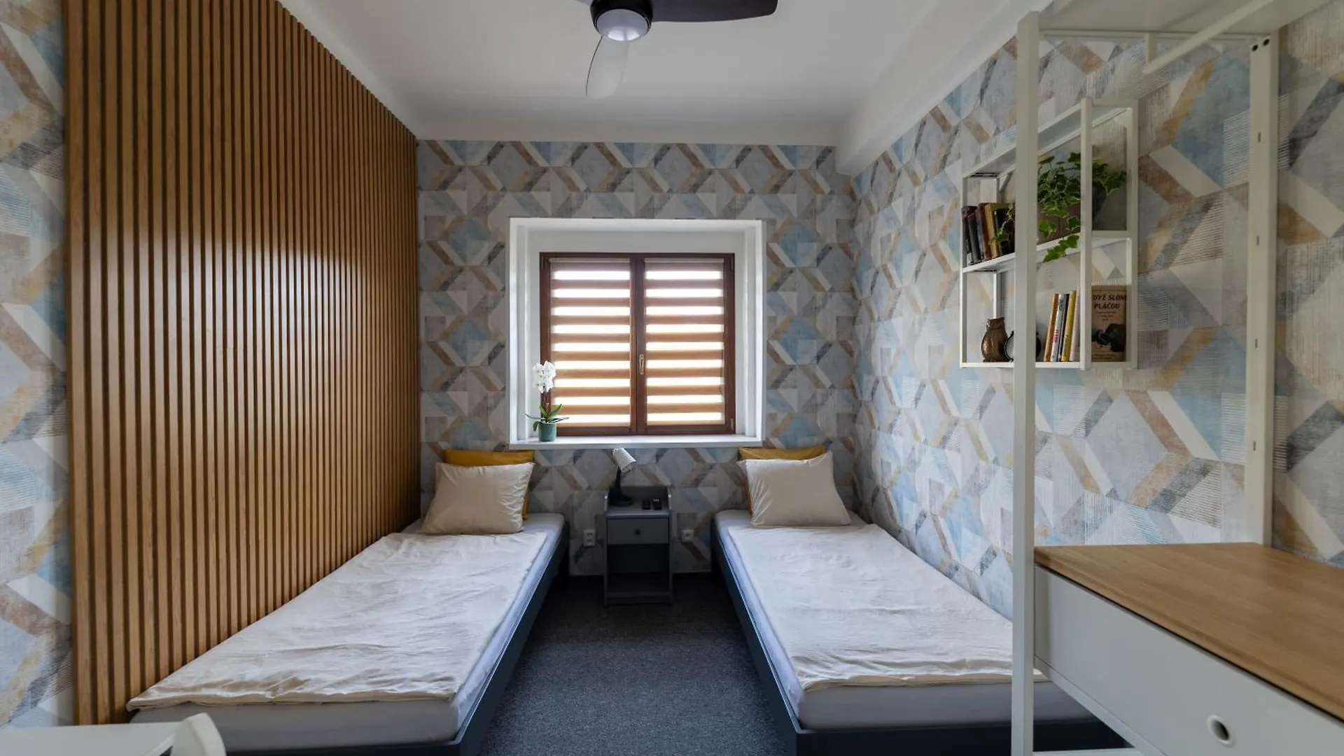 Vousata Dama - Ps3 - Parking Free Apartment